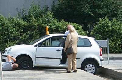 VW Lupo versus elderly woman...